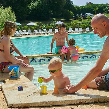 Üdülőközpont Village De Montmarsis