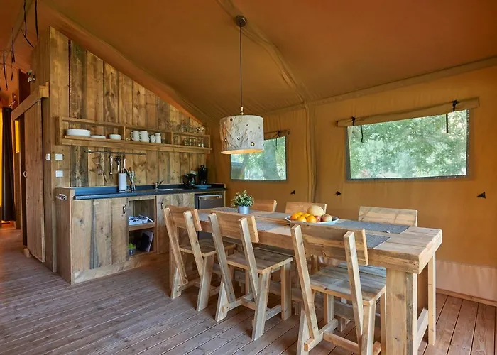 Village De Montmarsis *